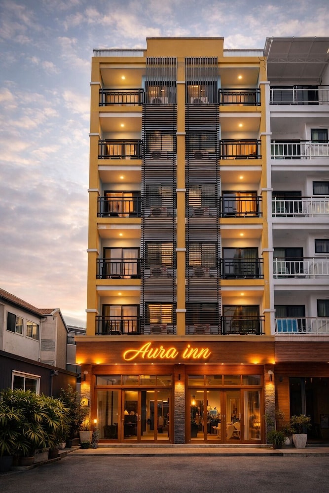 Patong Beach - The Aura Patong