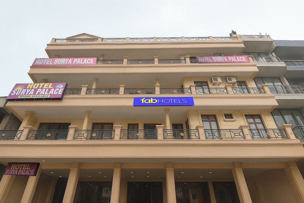 Chandīgarh - Fabhotel Surya Palace 1