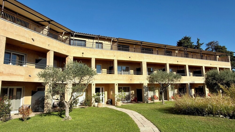 LʼIsle-sur-la-Sorgue - Hôtel La Perna