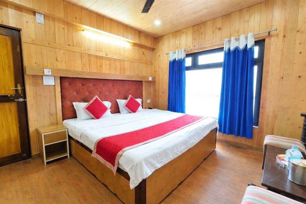 Naina Range - Hotel Chinar Lake View Near Mall Road