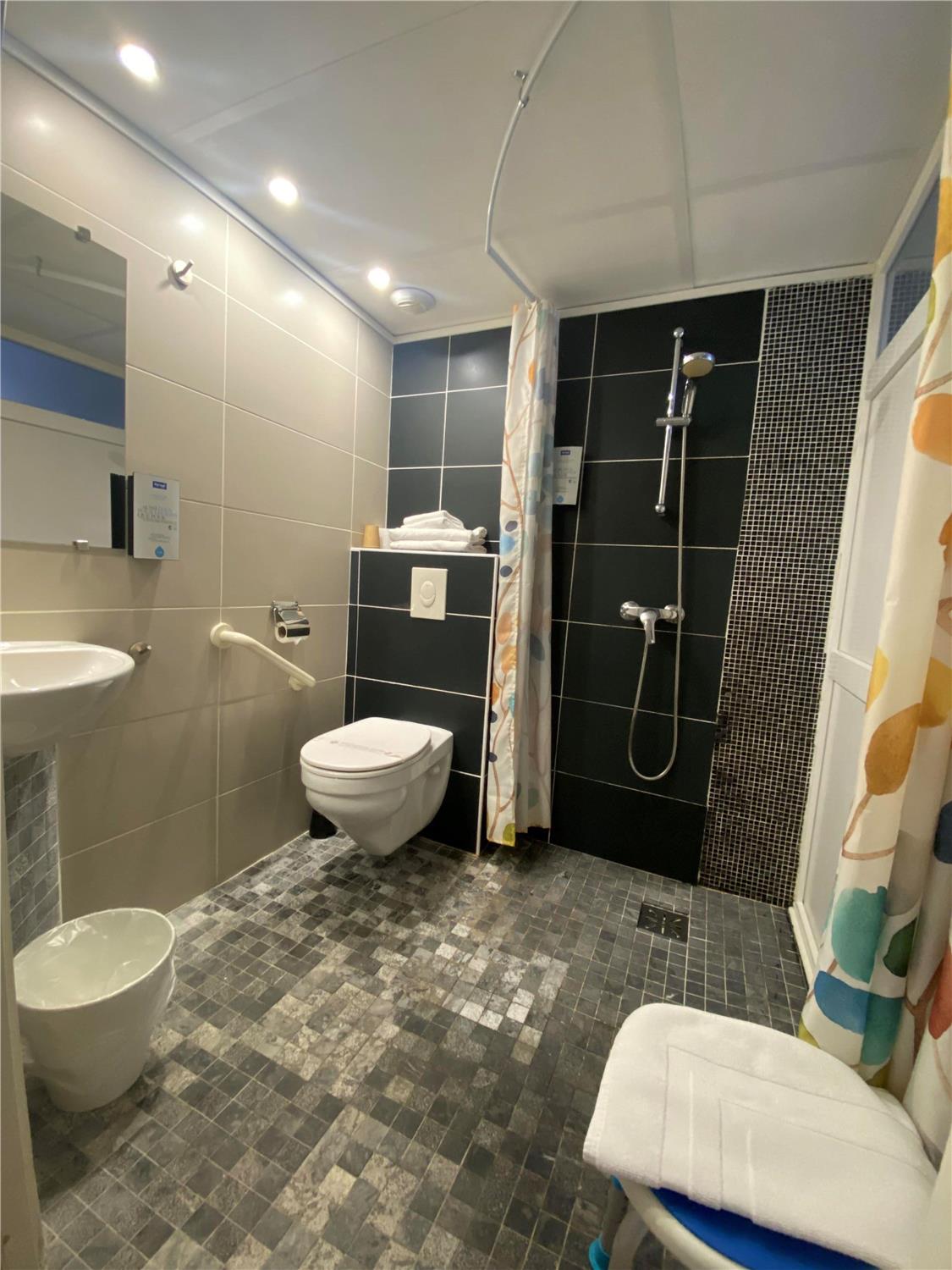 Nîmes - Brit Hotel Confort Nîmes Ouest - A9 sortie 25 - Pdj dès 5h30 - Parking PV - Terrasse & jardin - Pet friendly - Séminaire - Accueil groupe