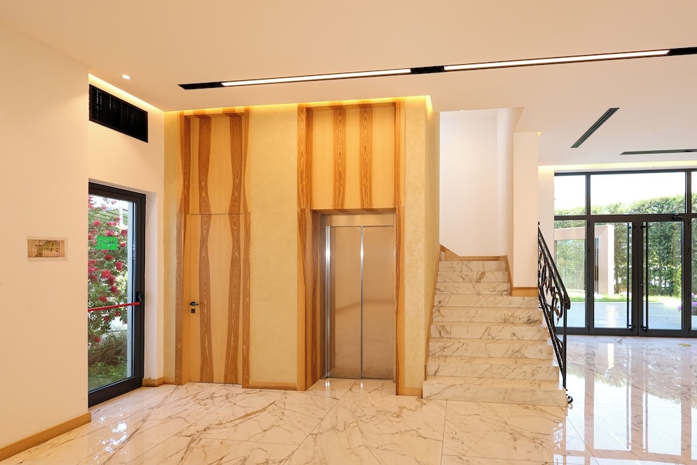 Berat - Grand White City Hotel
