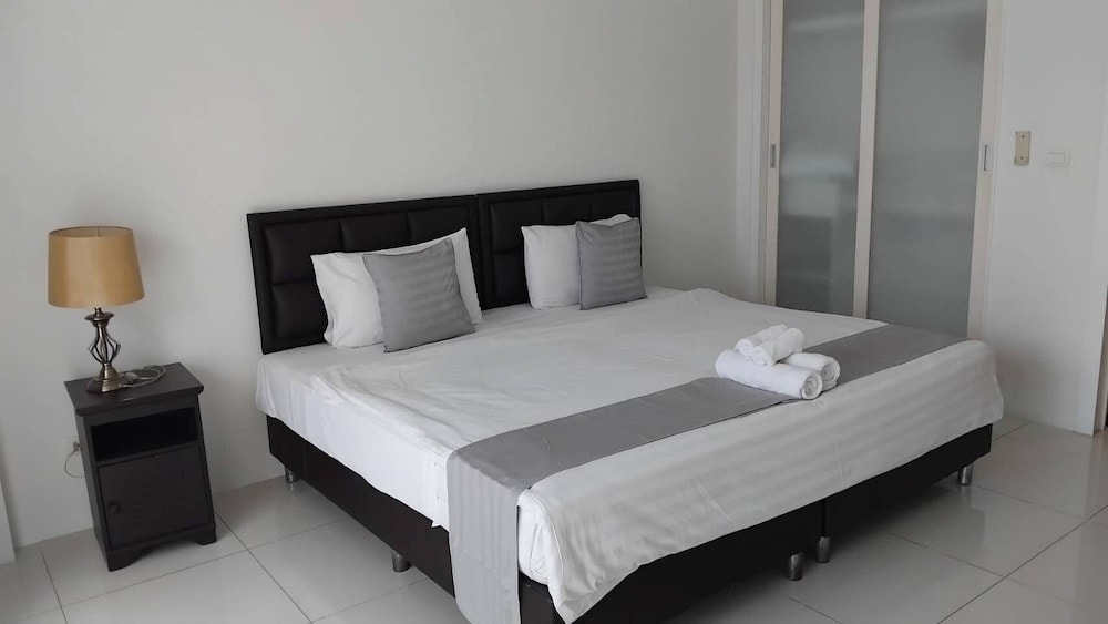 Wichit - Panwa Sunset Beachfront